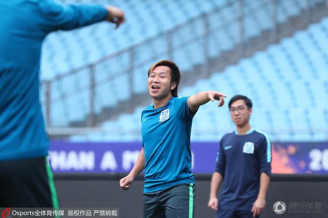从剧照来看，这将是一部舞台感极强的影片 斯嘉丽·约翰逊登《嘉人》封面 妖艳红唇性感撩人 2017-02-07 ​近日，“寡姐”斯嘉丽·约翰逊登上美国《嘉人》杂志3月号封面并拍摄了一组大片写真。