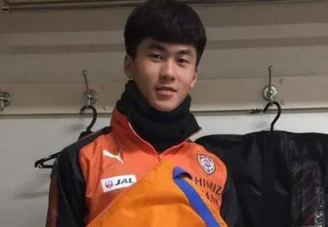 ”敢用新人，万象更新大胆启用青年影人，用新锐力量激活多元题材，解锁电影世界的新维度。